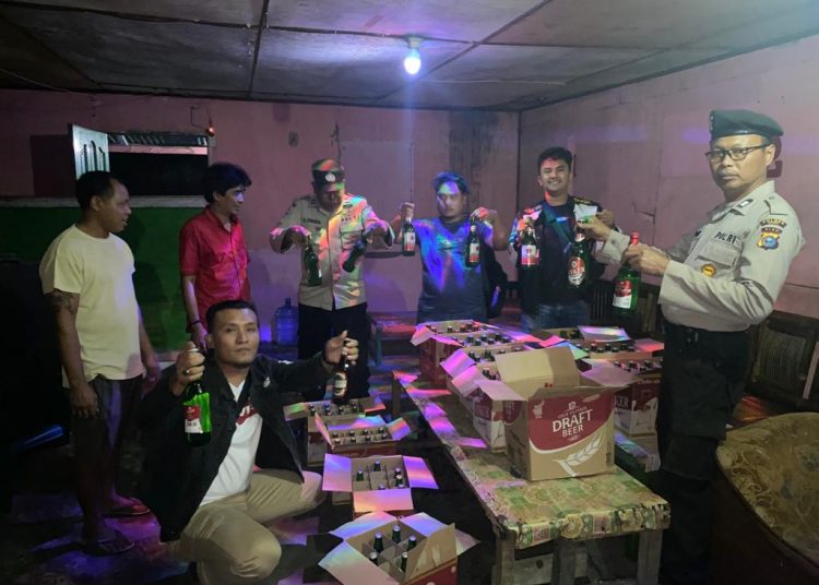 Polres Dumai mengamankan 1.800 botol dan kaleng Minuman Keras (Miras) dari sejumlah tempat hiburan malam, warung remang-remang